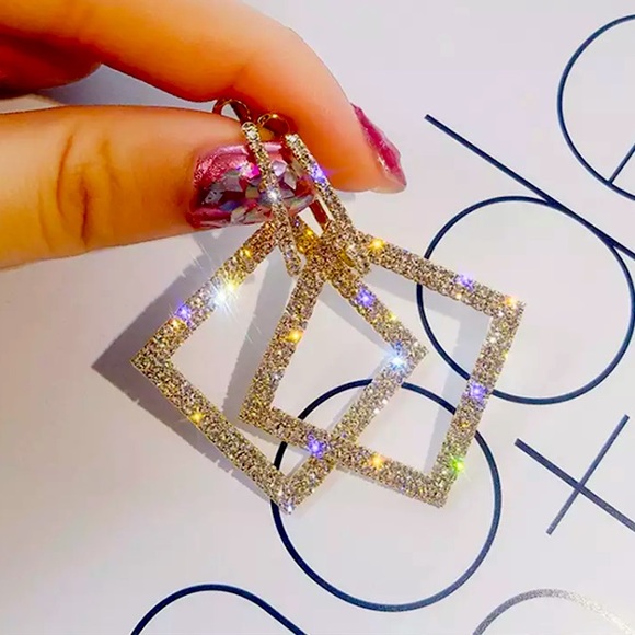 🌟 Gold Geometric Rhinestone Earrings - Picture 3 of 6